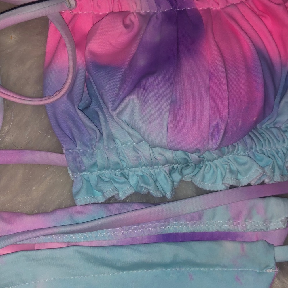 Bathing suits - Picture 3 of 7
